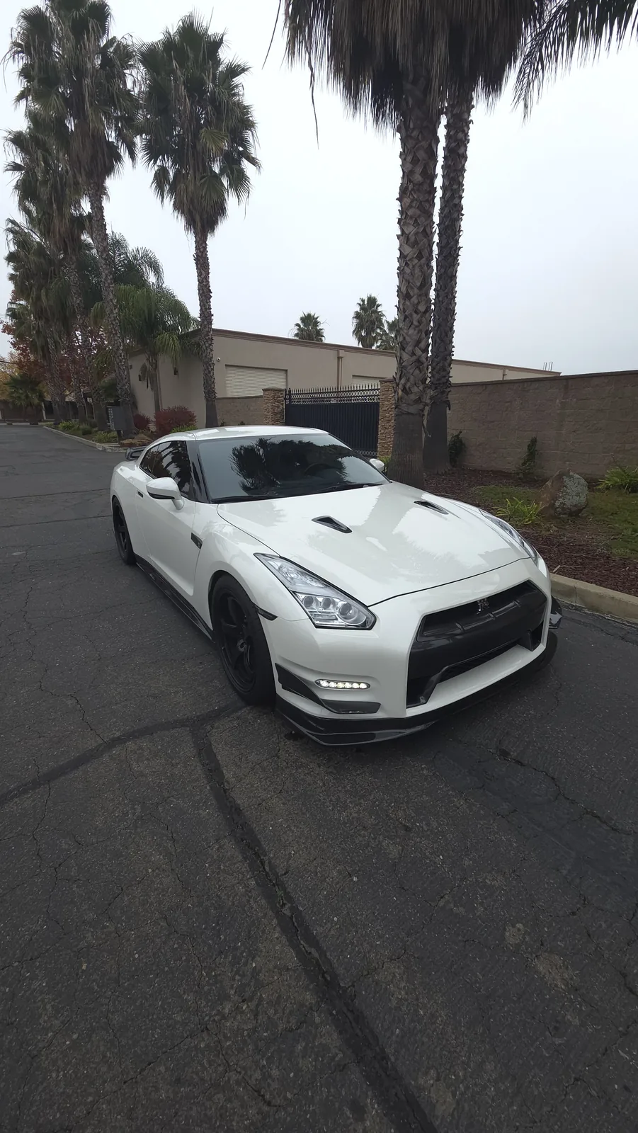 GT-R after the install, no visible film line on the hood